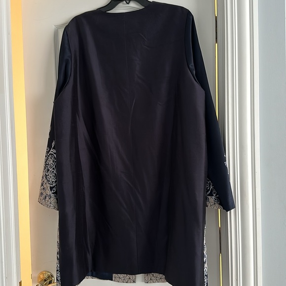 Plus size topper jacket. Navy and taupe front, black back. Silk. - Picture 2 of 4